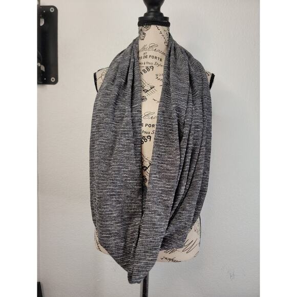 Lululemon OS Snap Scarf Wrap Infinity Heather Gray One Size Womens Athleisure - Picture 2 of 9
